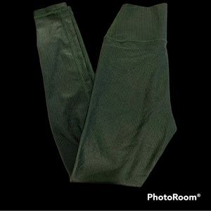 EUC Aerie offline 7/8 green ribbed leggings size S
